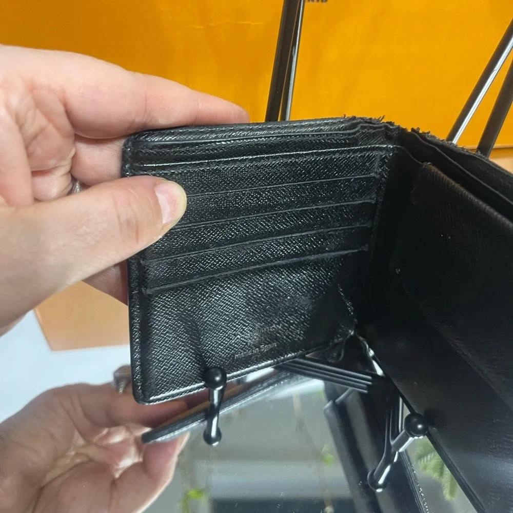 Authentic Louis Vuitton Men’s Leather Wallet - Picture 6 of 8